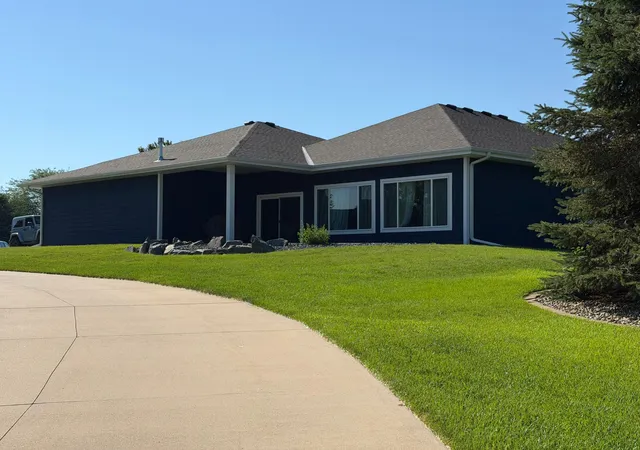 Photo 3 of Single family home for sale at 1740 Bay Oaks Dr, Albert Lea, MN 56007 | MLS# 7107907 | Listing updated on 2026-07-20