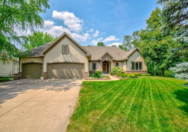 2nd image of 5619 Cottonwood Ct, Saint Paul, MN 55126 | MLS# 7107918