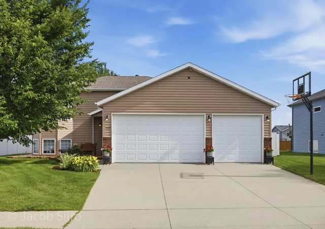 Photo 1 of Single family home for sale at 1268 39th Avenue S, Moorhead, MN 56560 | MLS# 7107924 | Listing updated on 2026-10-04