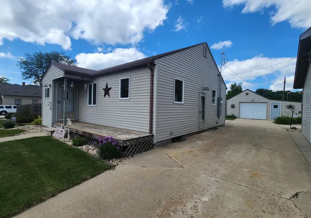 Homes for sale in Pipestone, MN | 819 2nd St Sw, Pipestone, MN 56164 | MLS# 7107955