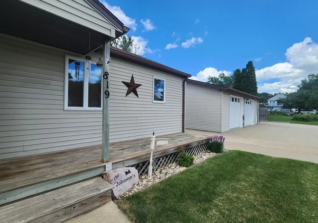 Homes for sale in Pipestone, MN | 819 2Nd St Sw, Pipestone, MN 56164 | MLS# 7107955