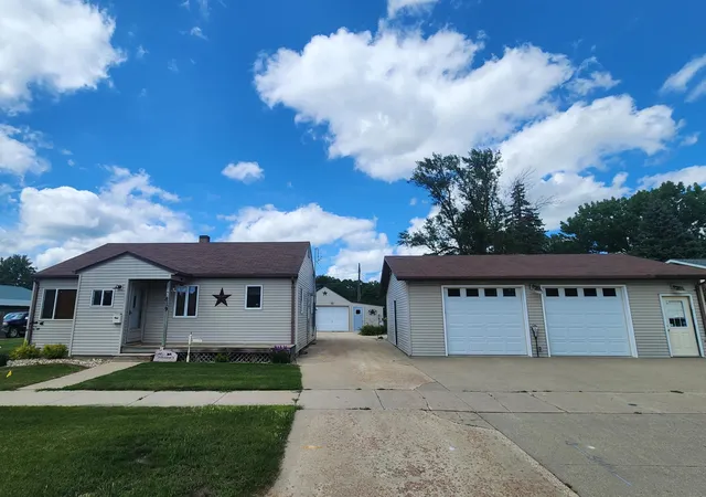 Homes for sale in Pipestone, MN | 819 2Nd St Sw, Pipestone, MN 56164 | MLS# 7107955
