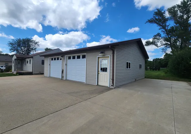 Homes for sale in Pipestone, MN | 819 2Nd St Sw, Pipestone, MN 56164 | MLS# 7107955