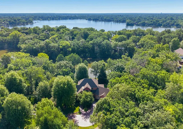 Photo 4 of Sale Pending at 720 Timber Ln, Saint Paul, MN 55126 | MLS# 7107977 | Listing updated on 2026-09-03