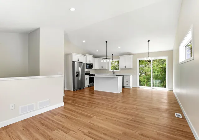 Photo 3 of Single family home for sale at 1018 2nd Street Se, Faribault, MN 55021 | MLS# 7107994 | Listing updated on 2026-07-17
