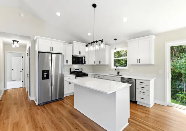 Photo 3 of Single family home for sale at 1018 2nd Street SE, Faribault, MN 55021 | MLS# 7107994 | Listing updated on 2026-07-17