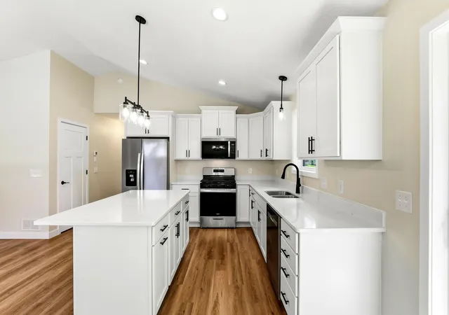 Photo 4 of Single family home for sale at 1018 2nd Street SE, Faribault, MN 55021 | MLS# 7107994 | Listing updated on 2026-07-17