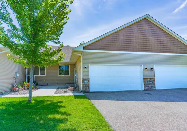 2nd image of 374 Meadow Ln, Young America, MN 55397 | MLS# 7108001