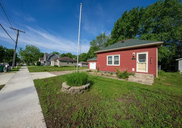 Homes for sale in Le Sueur, MN | 610 N 4th St, Le Sueur, MN 56058 | MLS# 7108006