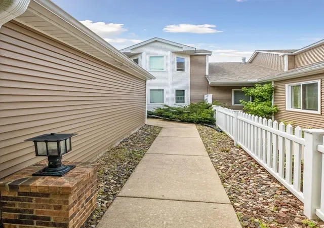 Photo 2 of Single family home for sale at 15003 Windemere Ln, Burnsville, MN 55306 | MLS# 7108024 | Listing updated on 2026-08-30