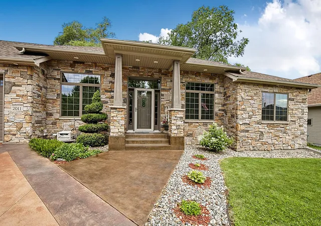 2nd image of 2011 Temminck Rd, Saint Cloud, MN 56301 | MLS# 7108076