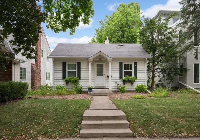 Photo 1 of Sale Pending at 2189 Scheffer Ave, Saint Paul, MN 55116 | MLS# 7108083 | Listing updated on 2026-09-05