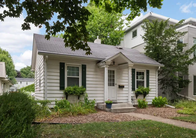 Photo 2 of Sale Pending at 2189 Scheffer Ave, Saint Paul, MN 55116 | MLS# 7108083 | Listing updated on 2026-09-05
