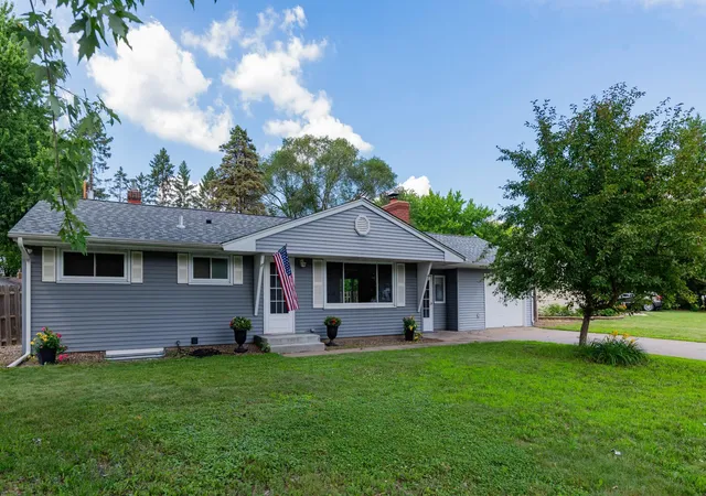 Photo 1 of Sale Pending at 2327 Circle Dr, Saint Paul, MN 55110 | MLS# 7108124 | Listing updated on 2026-10-29