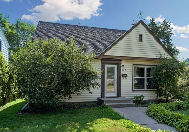 Homes for sale in West Saint Paul, MN | 960 Hall Ave, West Saint Paul, MN 55118 | MLS# 7108134