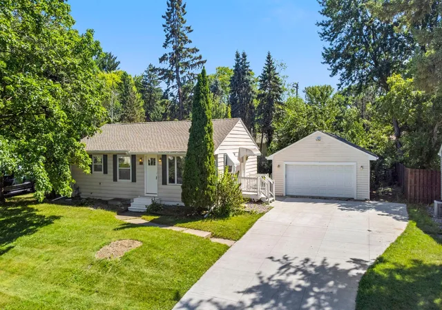 Homes for sale in Woodbury, MN | 6133 Garbe Ave, Woodbury, MN 55125 | MLS# 7108145