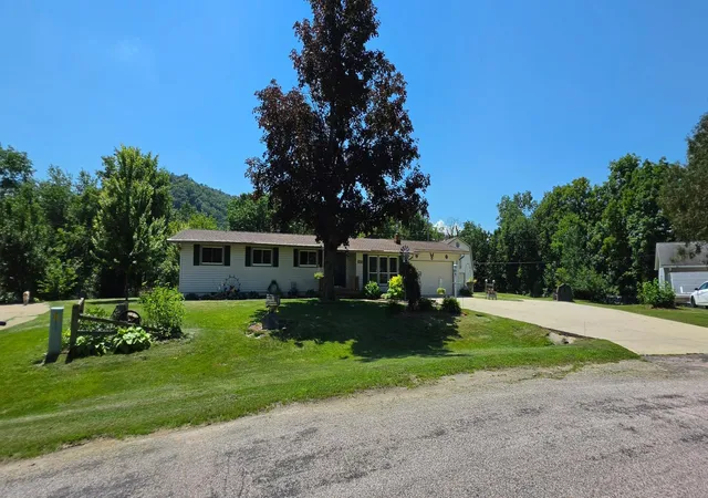 Single family home for sale at 1503 Claudia Ave, La Crescent, MN 55947 | MLS# 7108187