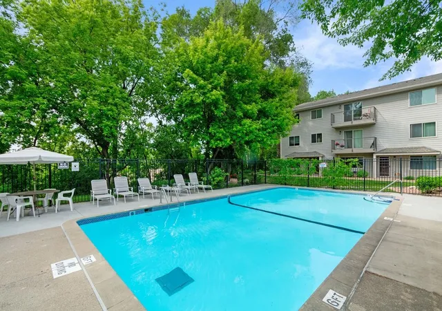 10th image of 2110 Ridge Dr #13, Minneapolis, MN 55416 | MLS# 7108211