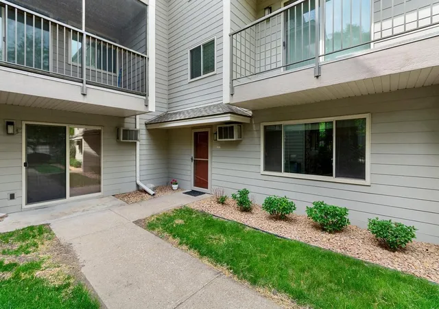 Homes for sale in Saint Louis Park, MN | 2110 Ridge Dr #13, Saint Louis Park, MN 55416 | MLS# 7108211