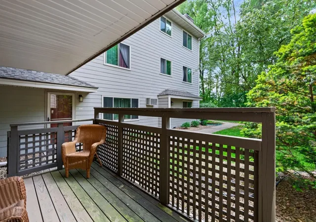 Homes for sale in Saint Louis Park, MN | 2110 Ridge Dr #13, Saint Louis Park, MN 55416 | MLS# 7108211