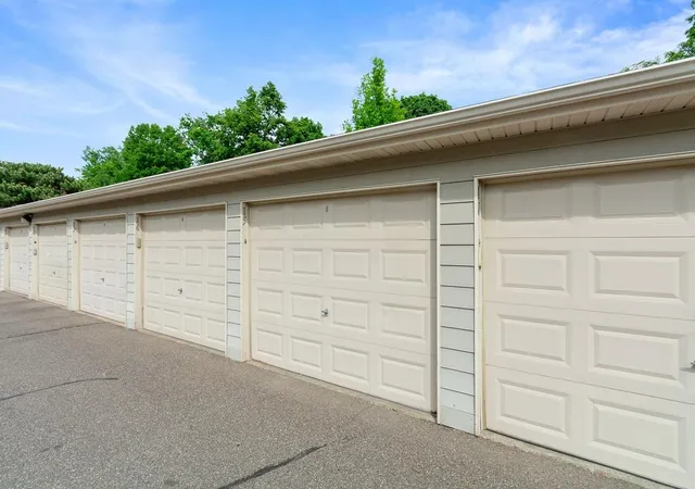2nd image of 2110 Ridge Dr, Minneapolis, MN 55416