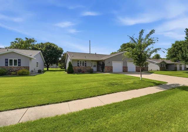 Photo 4 of Townhouse for sale at 2706 9th Street SW, Willmar, MN 56201 | MLS# 7108214 | Listing updated on 2026-08-19