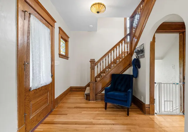 3rd image of 1225 6Th St E, Saint Paul, MN 55106 | MLS# 7108218