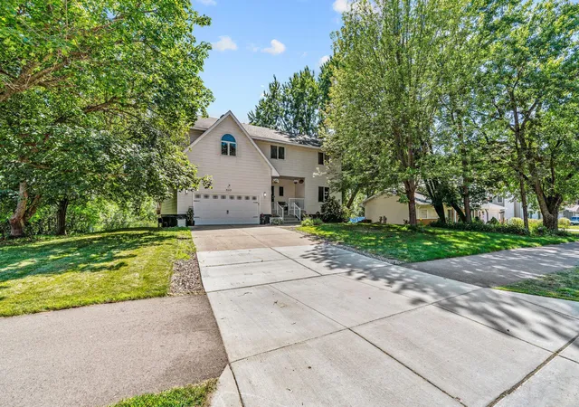 Photo 3 of Sale Pending at 7117 Courtly Rd, Saint Paul, MN 55125 | MLS# 7108238 | Listing updated on 2026-09-03