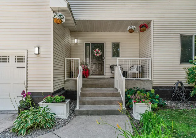 Photo 3 of Sale Pending at 7117 Courtly Rd, Saint Paul, MN 55125 | MLS# 7108238 | Listing updated on 2026-09-03
