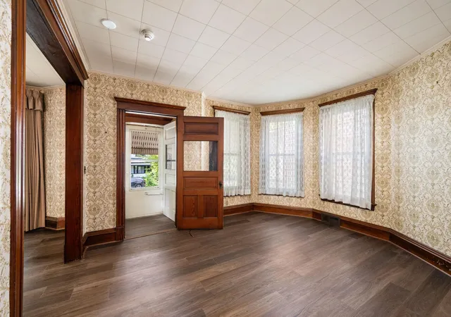 Photo 4 of Single family home for sale at 835 3rd Street E, Saint Paul, MN 55106 | MLS# 7108242 | Listing updated on 2026-09-30