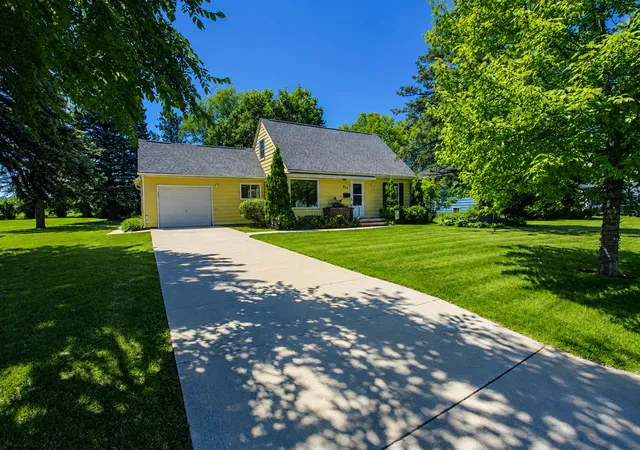 Photo 3 of Single family home for sale at 822 Westwood Dr Sw, Alexandria, MN 56308 | MLS# 7108247 | Listing updated on 2026-10-07