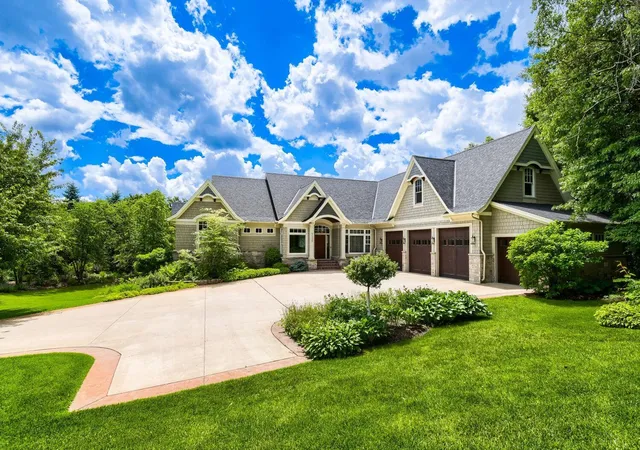 2nd image of 9520 Whistling Valley Trl, Lake Elmo, MN 55042 | MLS# 7108249