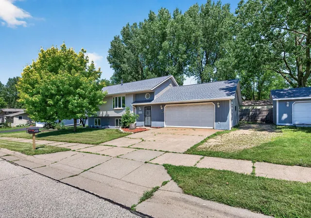 Homes for sale in North Saint Paul, MN | 2709 Holloway Ave E, North Saint Paul, MN 55109 | MLS# 7108252