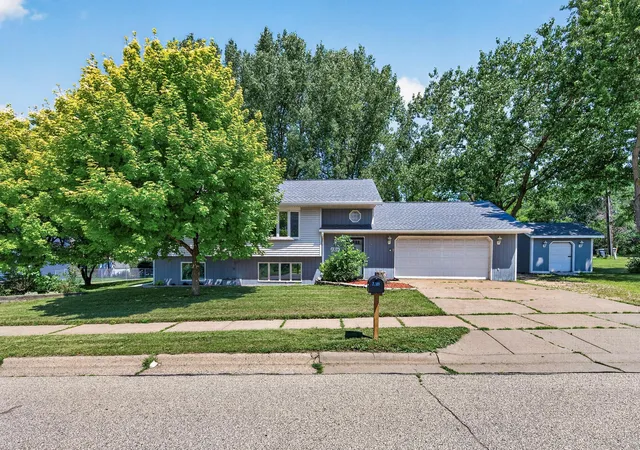 Homes for sale in North Saint Paul, MN | 2709 Holloway Ave E, North Saint Paul, MN 55109 | MLS# 7108252
