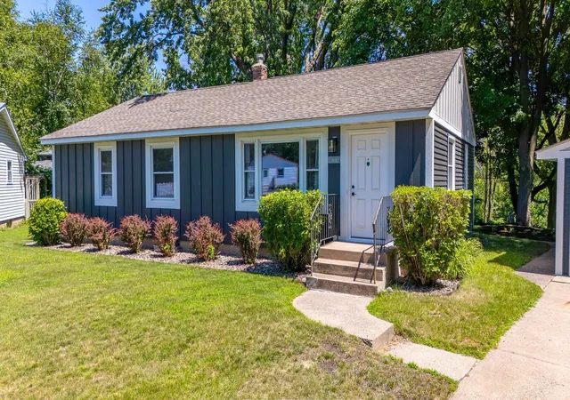 Photo 2 of Sale Pending at 6332 Oak Knoll Plz, Saint Paul, MN 55125 | MLS# 7108304 | Listing updated on 2026-08-02