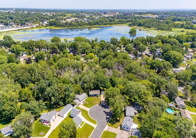 Photo 47 of Sale Pending at 6332 Oak Knoll Plz, Saint Paul, MN 55125 | MLS# 7108304 | Listing updated on 2026-08-02