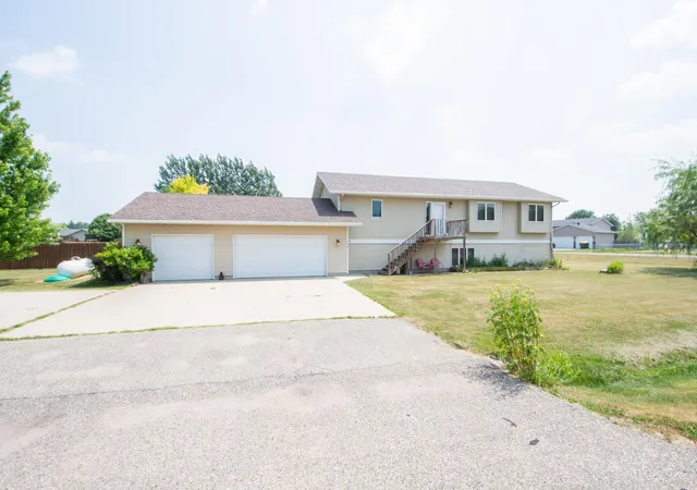 Photo 1 of Single family home for sale at 421 Lind Blvd, Harwood, ND 58042 | MLS# 7108334 | Listing updated on 2026-08-19