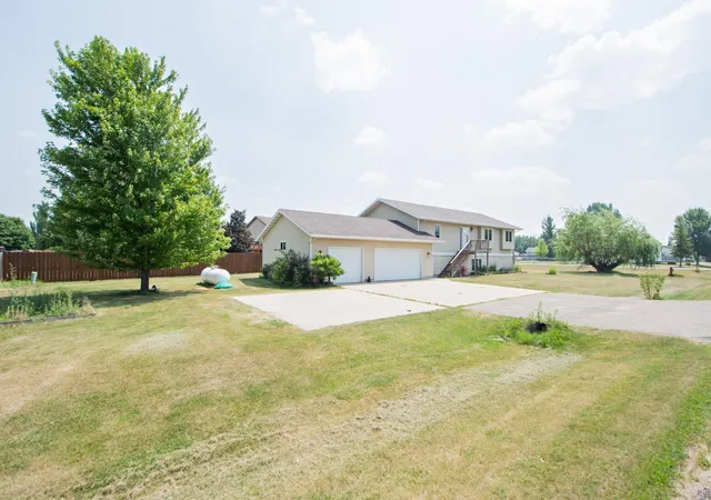 Photo 2 of Single family home for sale at 421 Lind Blvd, Harwood, ND 58042 | MLS# 7108334 | Listing updated on 2026-08-19