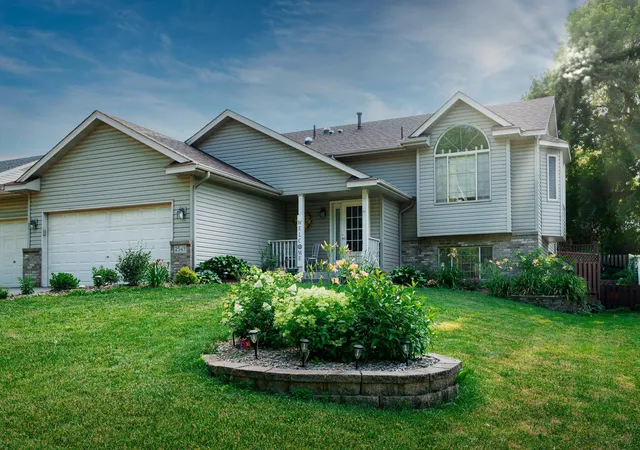 Photo 1 of Sale Pending at 2543 Cypress St, Saint Paul, MN 55109 | MLS# 7108336 | Listing updated on 2026-10-06