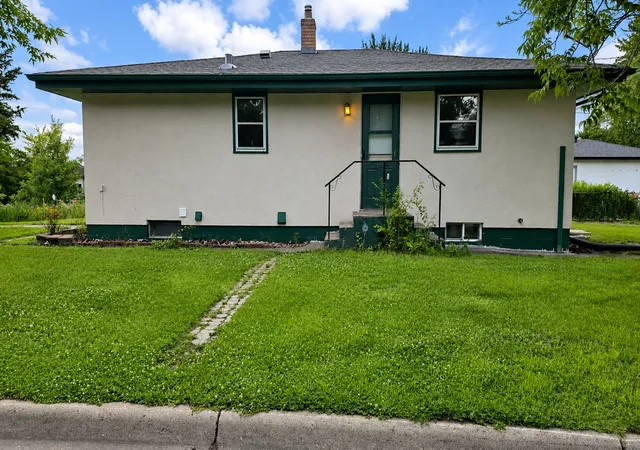 Photo 3 of Single family home for sale at 1597 Margaret St, Saint Paul, MN 55106 | MLS# 7108337 | Listing updated on 2026-10-23