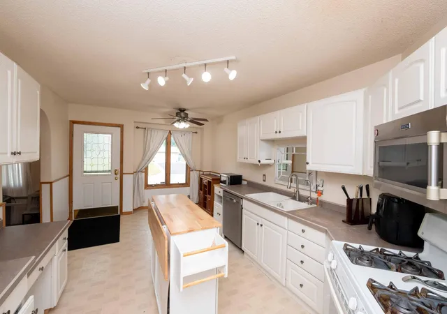 Photo 2 of Sale Pending at 3488 Midland Ct, Saint Paul, MN 55110 | MLS# 7108371 | Listing updated on 2026-10-23