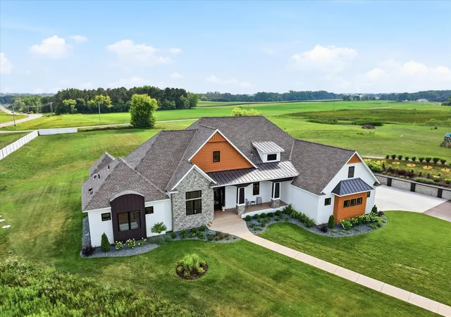 Photo 3 of Single family home for sale at 6783 Broadview Dr, Prior Lake, MN 55372 | MLS# 7108383 | Listing updated on 2026-10-06