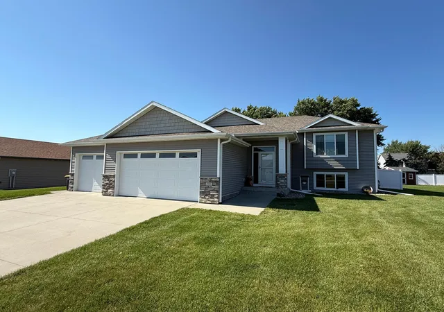1st image of 506 3rd St Se, Hayfield, MN 55940 | MLS# 7108385