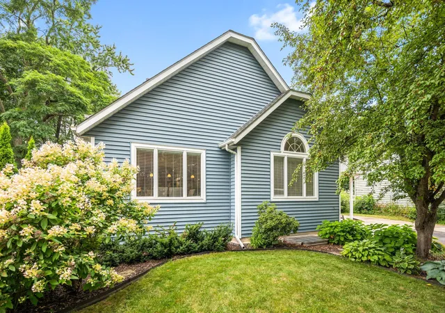 Photo 1 of Sale Pending at 2535 Sylvan St, Saint Paul, MN 55117 | MLS# 7108400 | Listing updated on 2026-09-03