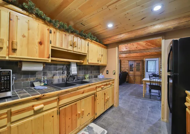 Photo 4 of Single family home for sale at 31094 Four Seasons Pl, Pequot Lakes, MN 56472 | MLS# 7108414 | Listing updated on 2026-08-27