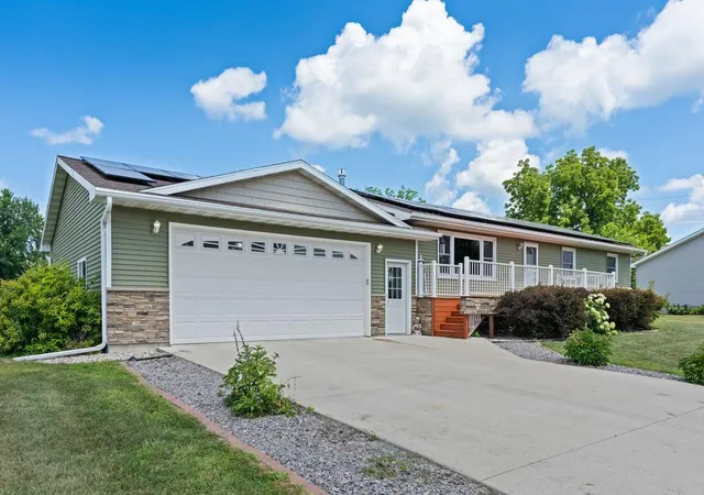 Photo 3 of Single family home for sale at 219 5th Street Se, Madelia, MN 56062 | MLS# 7108420 | Listing updated on 2026-10-09