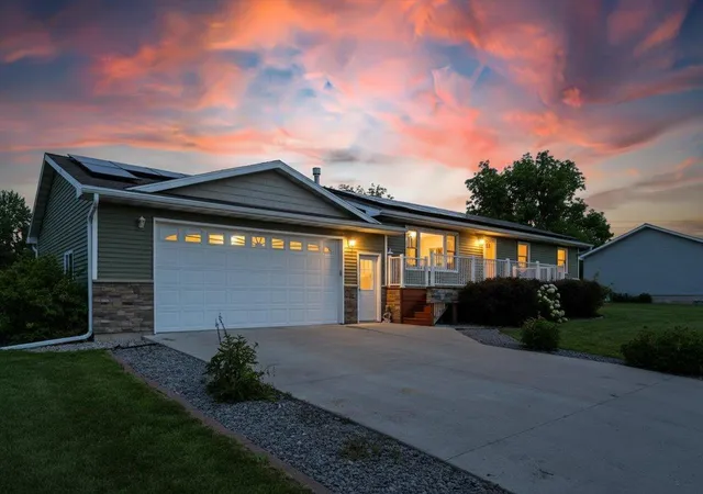 Photo 3 of Single family home for sale at 219 5th Street SE, Madelia, MN 56062 | MLS# 7108420 | Listing updated on 2026-10-09