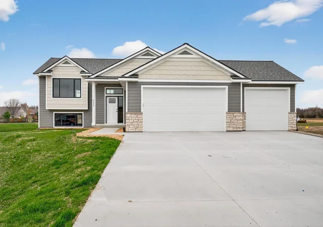 Homes for sale in Elgin, MN | 655 1st St Se, Elgin, MN 55932 | MLS# 7108446