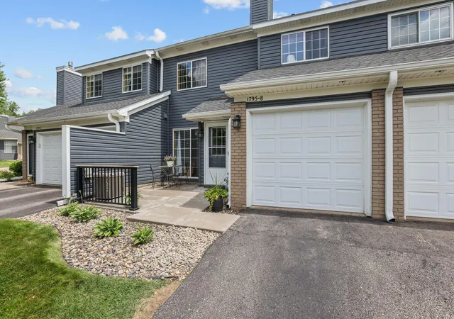 2nd image of 1795 Donegal Dr #8, Saint Paul, MN 55125 | MLS# 7108456