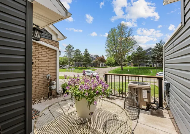 3rd image of 1795 Donegal Dr #8, Saint Paul, MN 55125 | MLS# 7108456